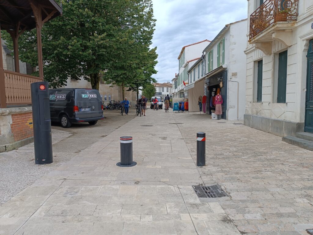 Photo de bornes escamotables automatiques de contrôle d'accès à La Couarde sur Mer